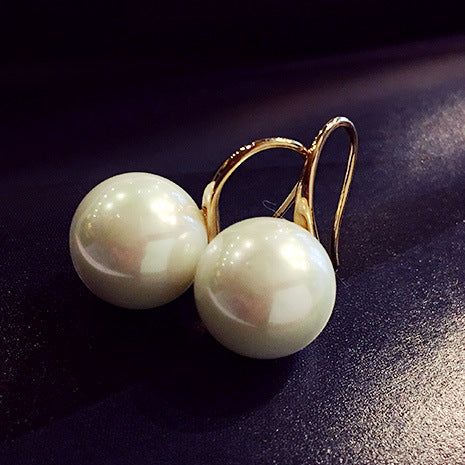 Women Simple Pearl Earrings