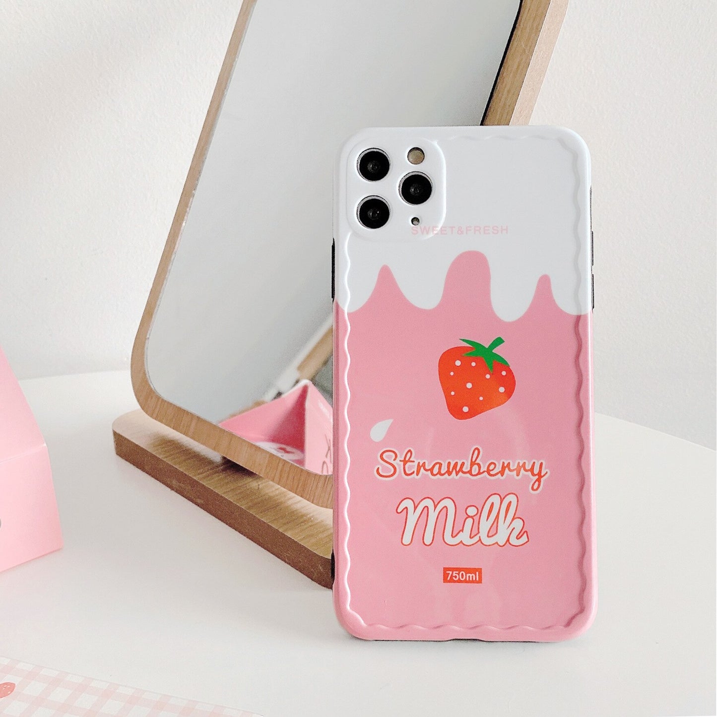 Coque de téléphone au lait de fraise