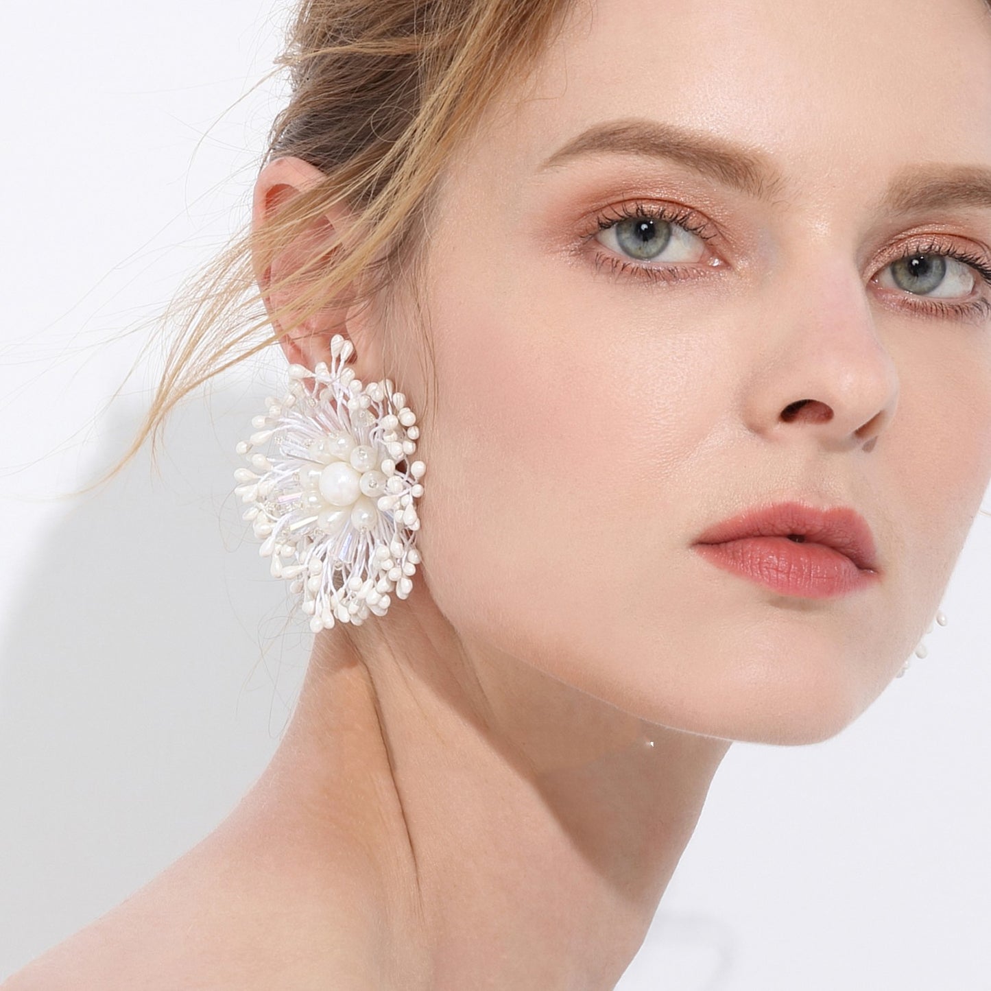 Women Retro Earrings Exaggerated White Flowers