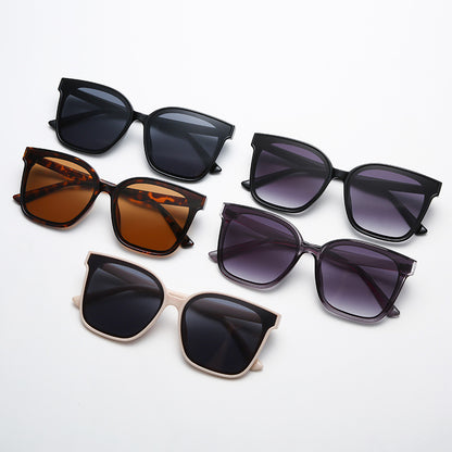 Classic Unisex Sunglasses for a Cool Retro Look