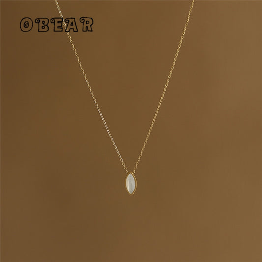 18 Karat vergoldete Halskette mit ovalem Anhänger