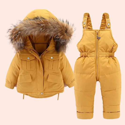 Winter-Daunenjacke und Overall für Baby-Mädchen