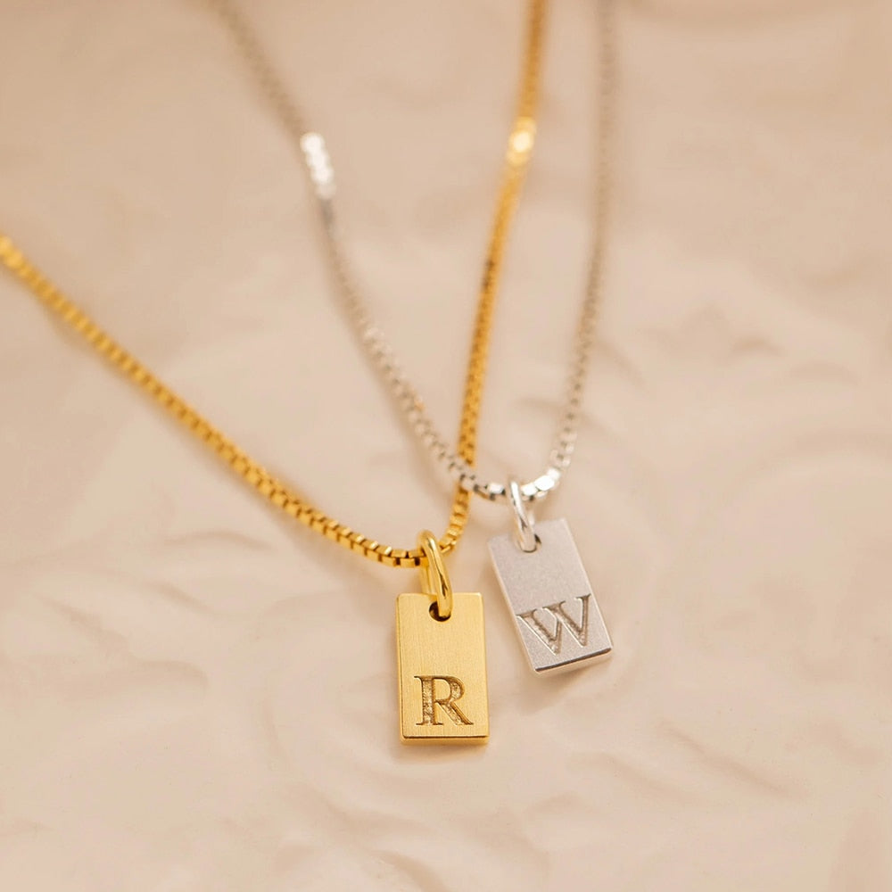 Colliers avec lettres initiales plaquées or