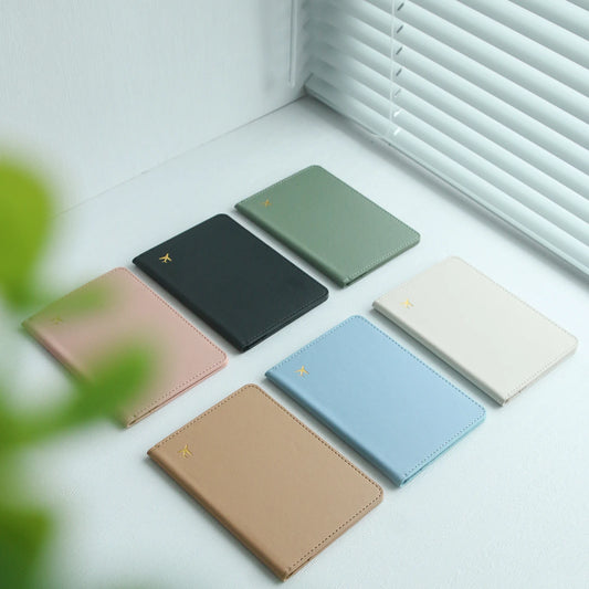 Schlanke Reisepasshülle aus Leder