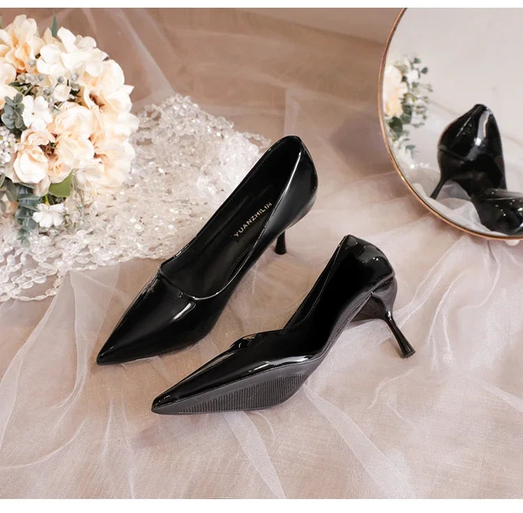 Chaussures à talons hauts et bout pointu pour femmes