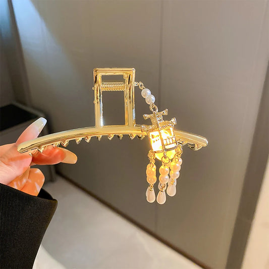 Laternen-Haarnadel mit Perlenfransen