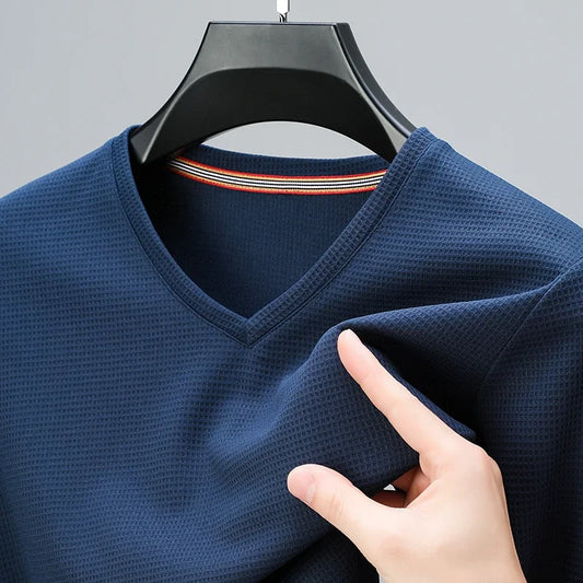 Luxuriöses Woll-T-Shirt mit V-Ausschnitt für Herren