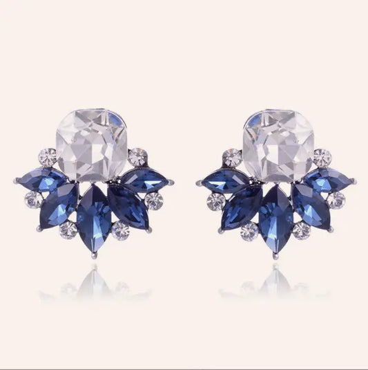 Boucles d'oreilles simples à quatre couleurs pour femmes, clous de fleurs