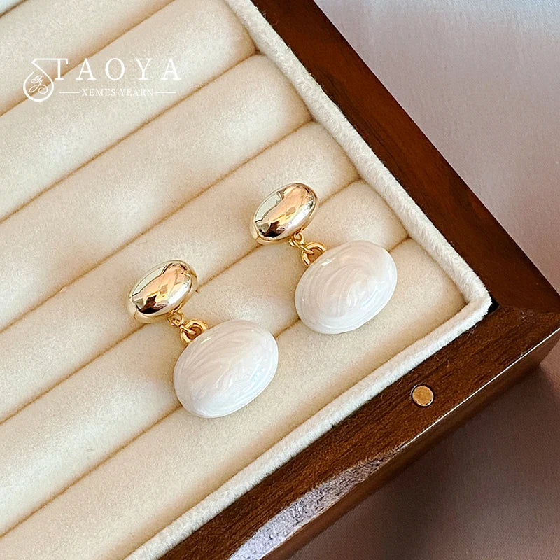 pearl earrings, earrings gold, flat pearl earrings, gold and pearl earrings, flat earrings, gold bean earrings, pearl earrings drop