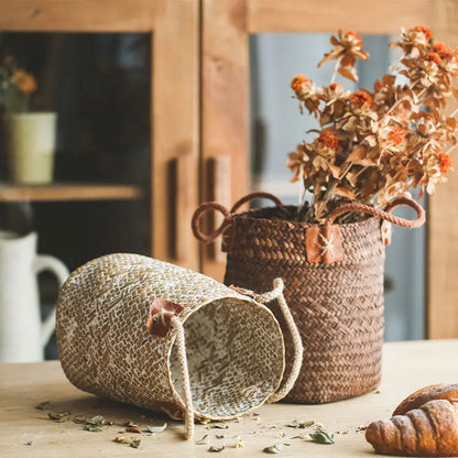 Geflochtener Blumenkorb aus Seetang – Rustikales, vom Strand inspiriertes Dekor