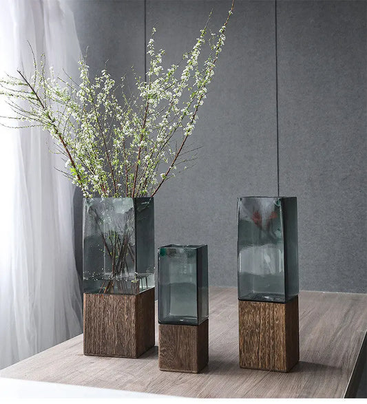 Vase en verre aux tons bois pour des compositions florales exquises