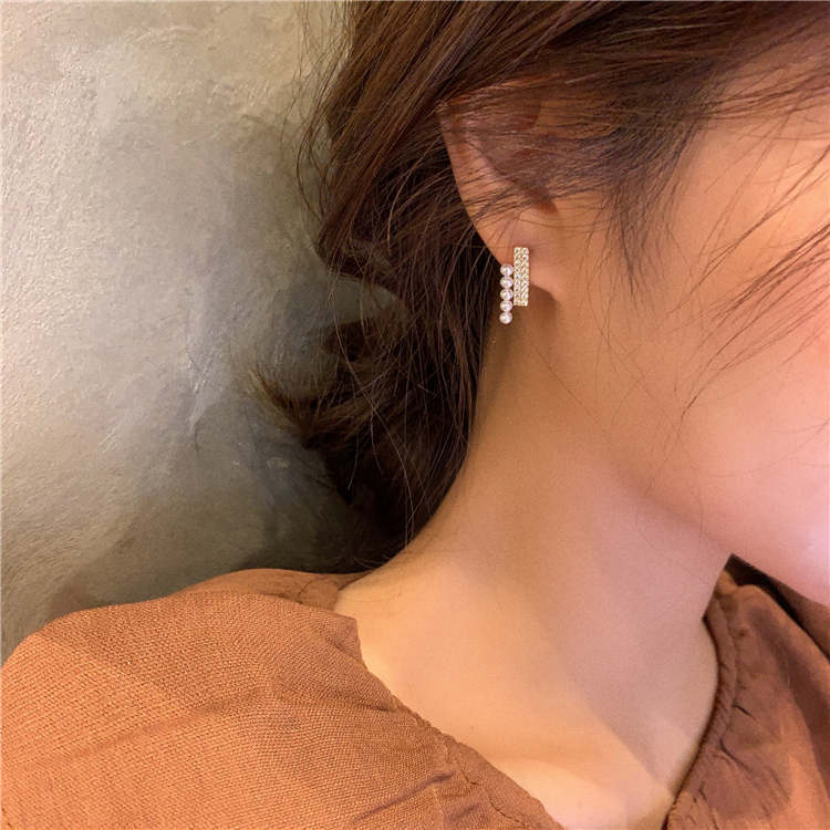 Women Pearl Crystal Stud Earrings