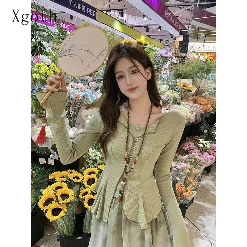 women's high-waisted cardigan t-shirt, high-waisted cardigan top, women's casual cardigan shirt, trendy high-waist t-shirt for women, stylish cardigan t-shirt, women's fashion high-waist top, high-waisted cardigan blouse, comfy women's cardigan shirt, high-waisted casual wear for women, modern women's cardigan tee