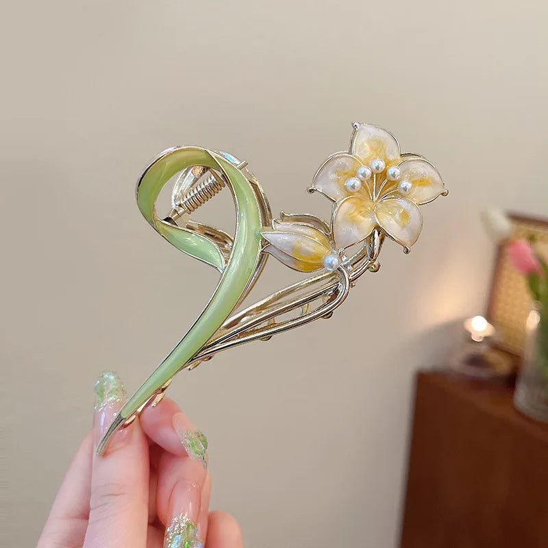 Épingle à cheveux torsadée avec perles et strass