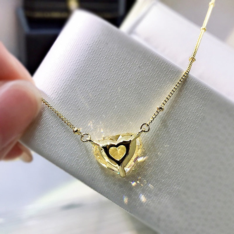 Collier pendentif en zircon en forme de cœur