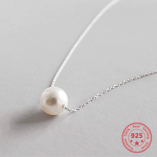 Collier à pendentif délicat en perles synthétiques