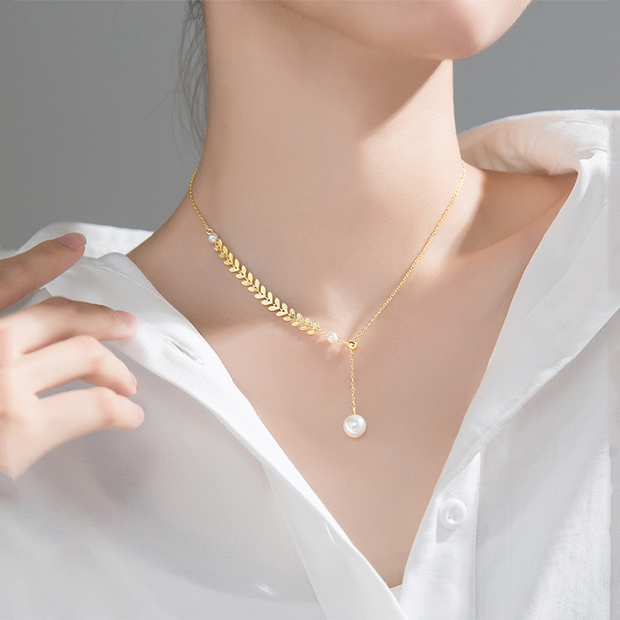 Elegant Leaf Pearl Pendant Necklace