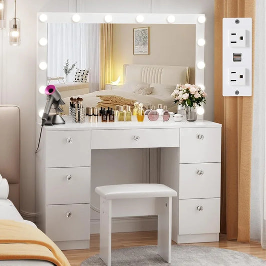 White Painted Vanity Table for Bedroom