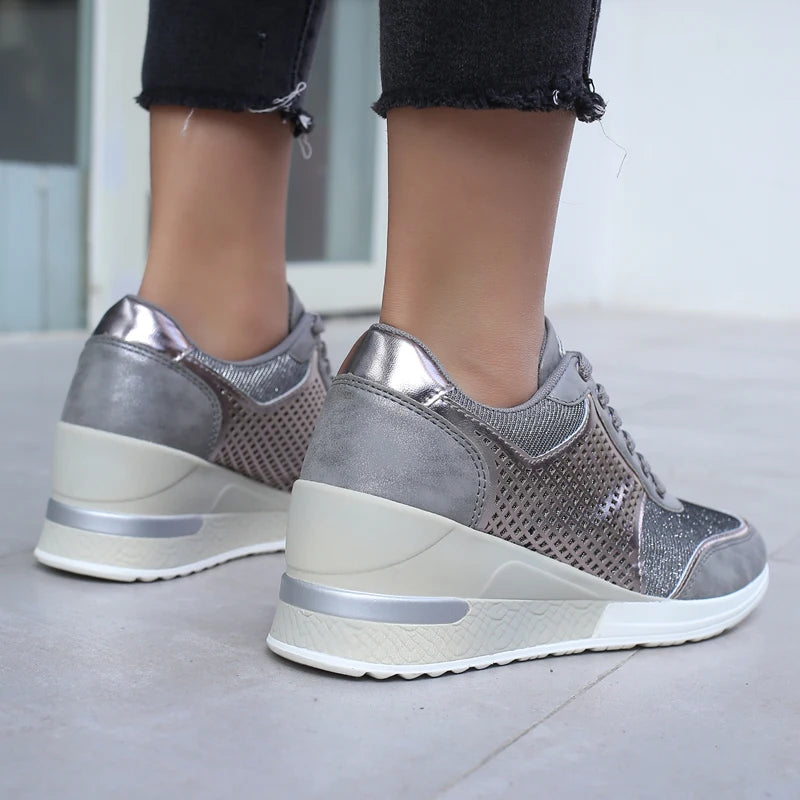 Handgefertigte Plateau-Wedge-Sneaker für Damen