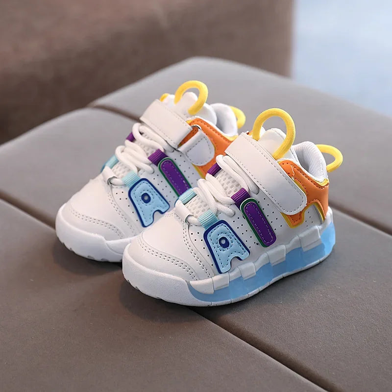 Atmungsaktive Sportschuhe für Babys