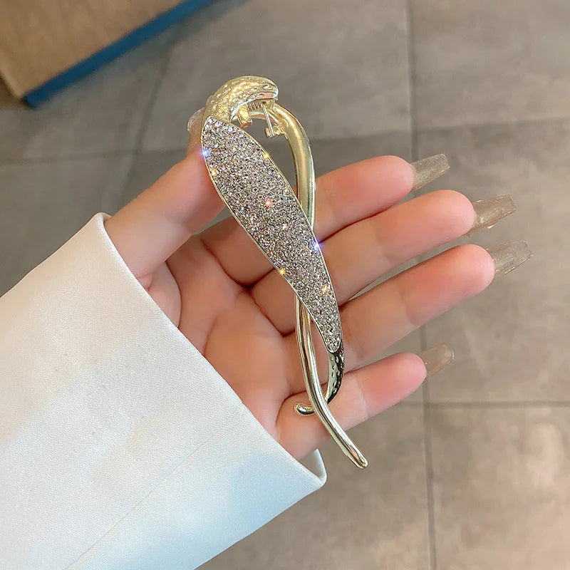 Haarspange mit Perlenbogen, stilvolles Accessoire