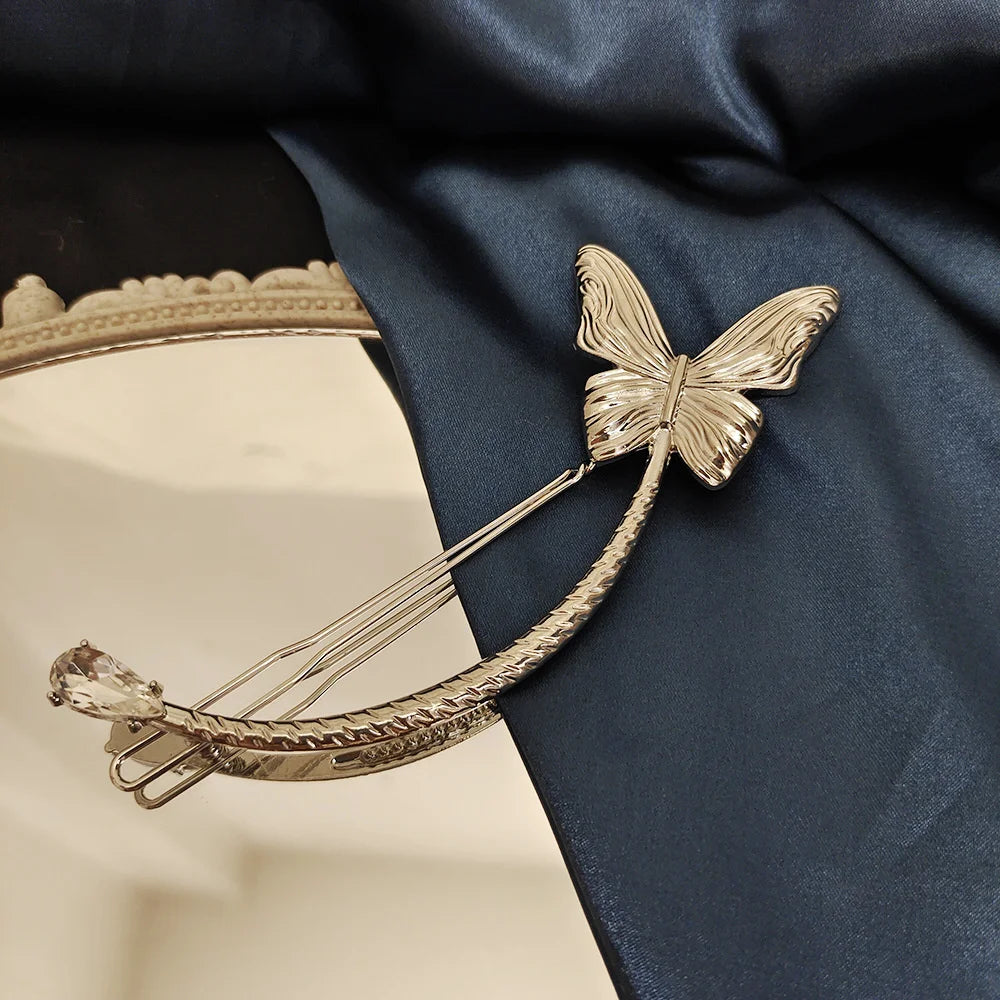 Haarspange mit Perlenbogen, stilvolles Accessoire