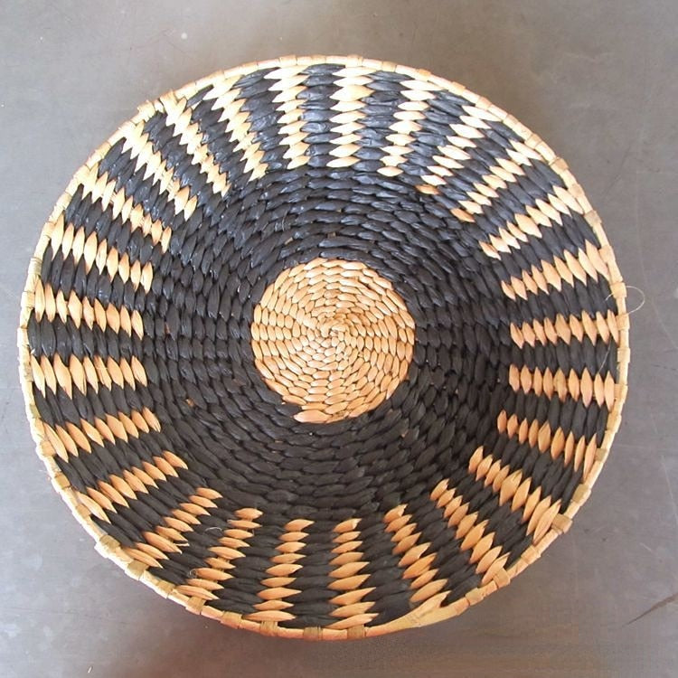 Elegant Rattan Grass Weaving Straw Plate for Stylish Home Decor