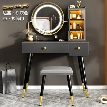 Nordischer Schminktisch fürs Schlafzimmer mit Dimmspiegel