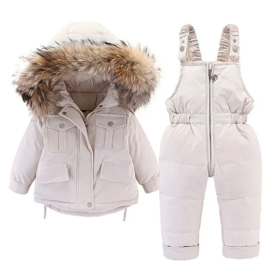 Winter-Daunenjacke und Overall für Baby-Mädchen