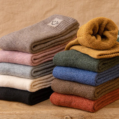 Plüschsocken aus Korallenfleece für Damen – rutschfeste, warme Bodensocken aus Strick