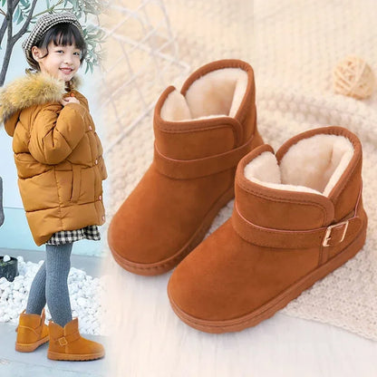 Modische Sneaker für Kinder – lässige Schneestiefel und Laufschuhe