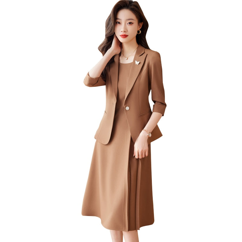 Chic Minimalist Women's Suit - Perfect Workplace Elegance