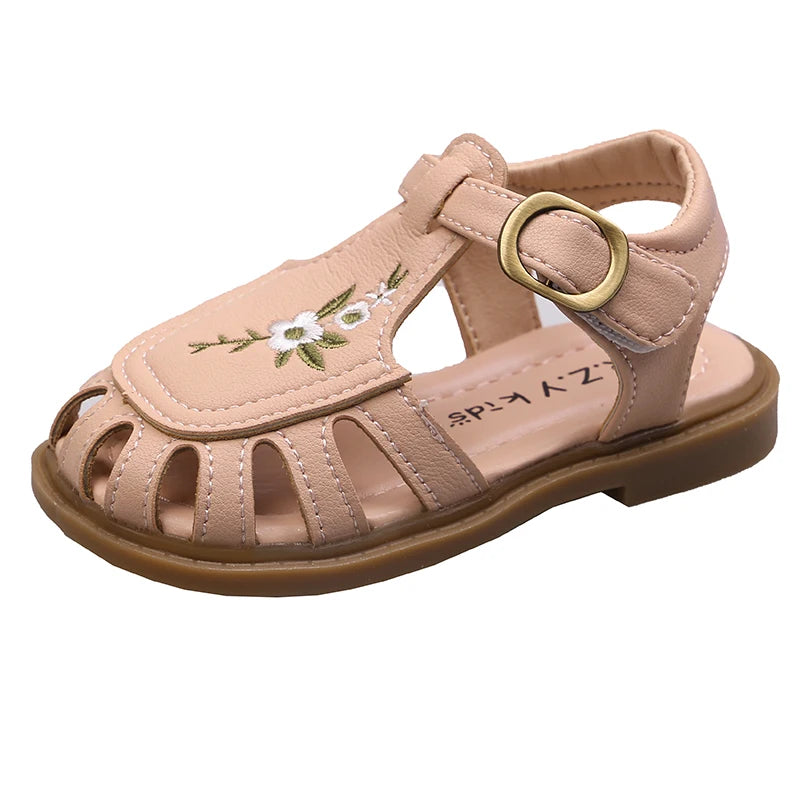 Sandalen für Babys im französischen Stil