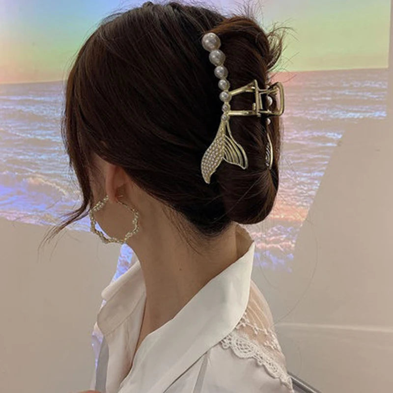 Pince à cheveux dorée : Rétro Chic