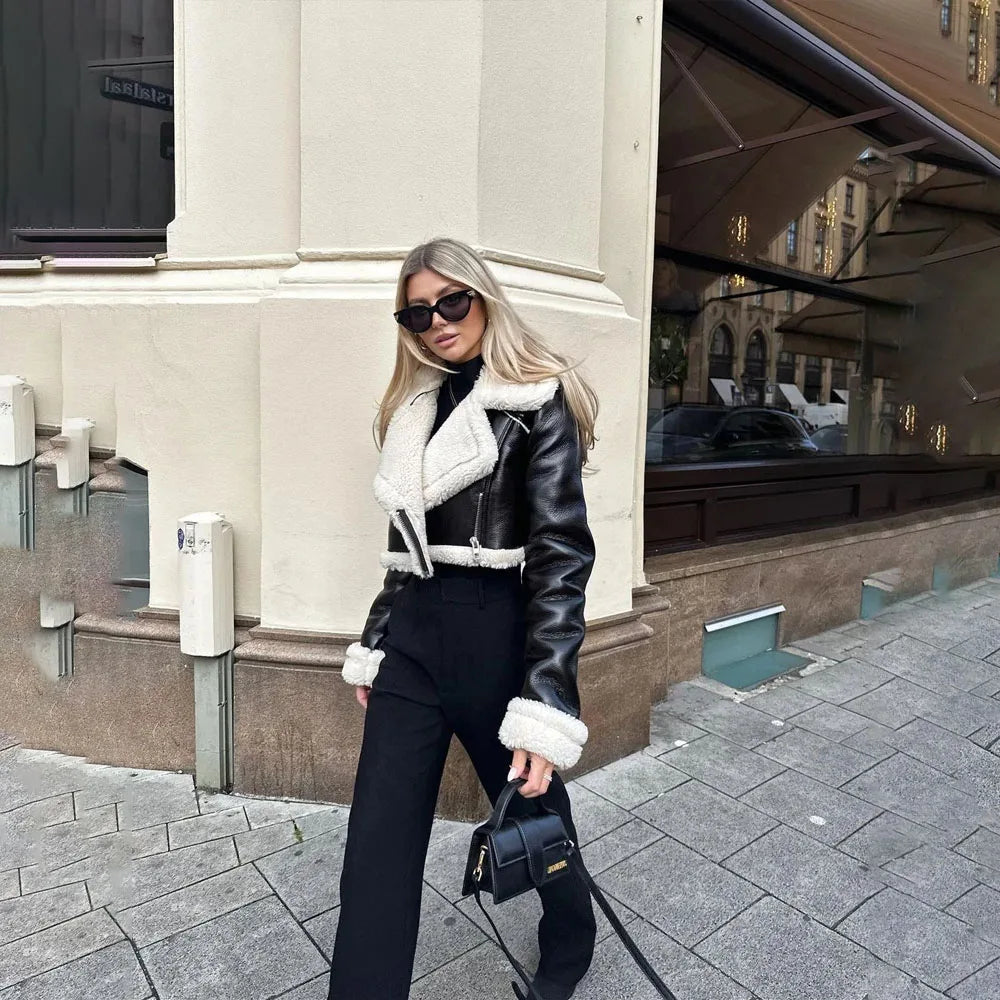 Damenjacke mit Reverskragen und langen Ärmeln und Reißverschluss vorne