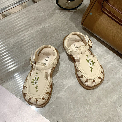 Sandalen für Babys im französischen Stil