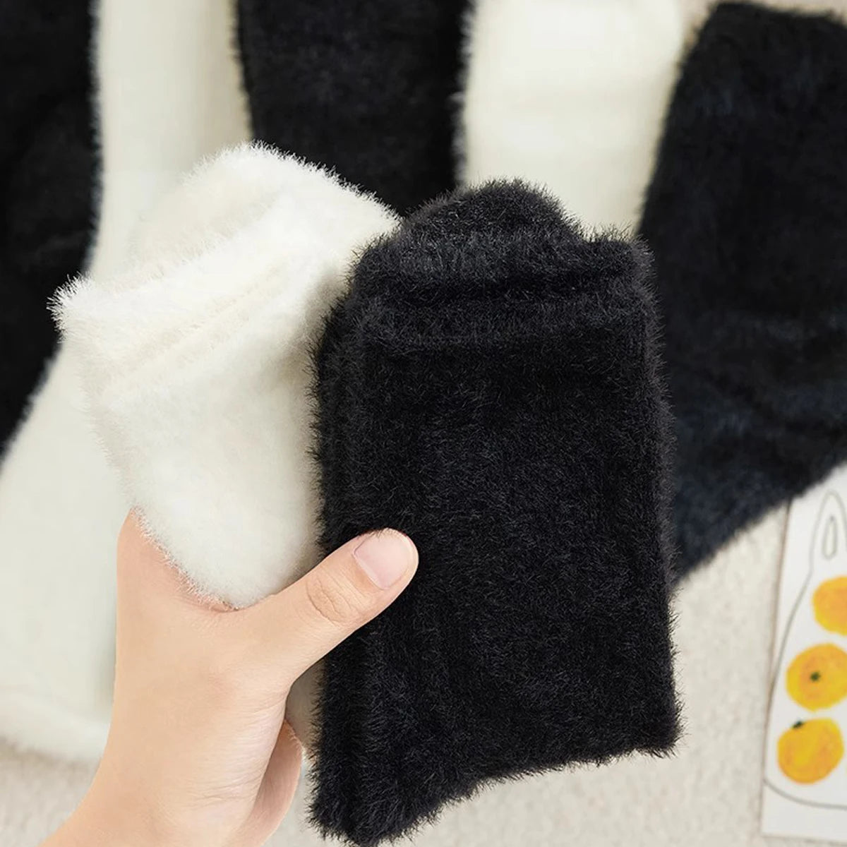 Plüschsocken aus Korallenfleece für Damen – rutschfeste, warme Bodensocken aus Strick