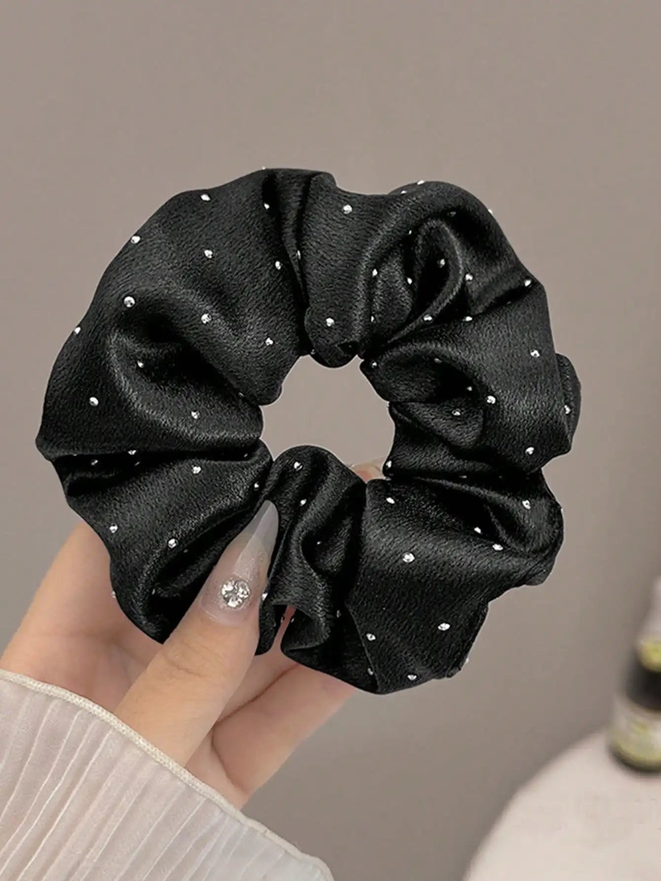 Haargummi aus Seidensatin mit Strasssteinen – Schwarzes elastisches Haargummi