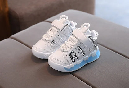 Atmungsaktive Sportschuhe für Babys