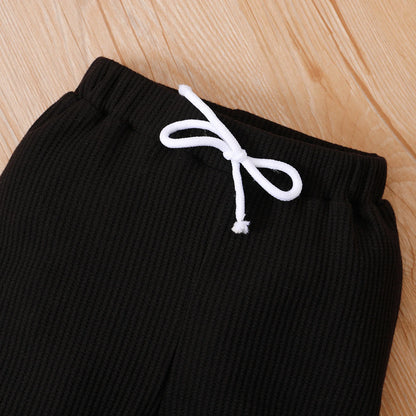 Gemütliche gestrickte Waffel-Buchstaben-Babykleidung für Jungen