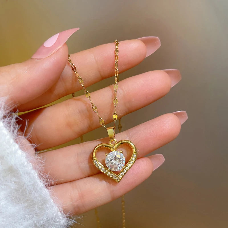 Collier pendentif coeur en acier inoxydable - Chaîne lèvres dorées