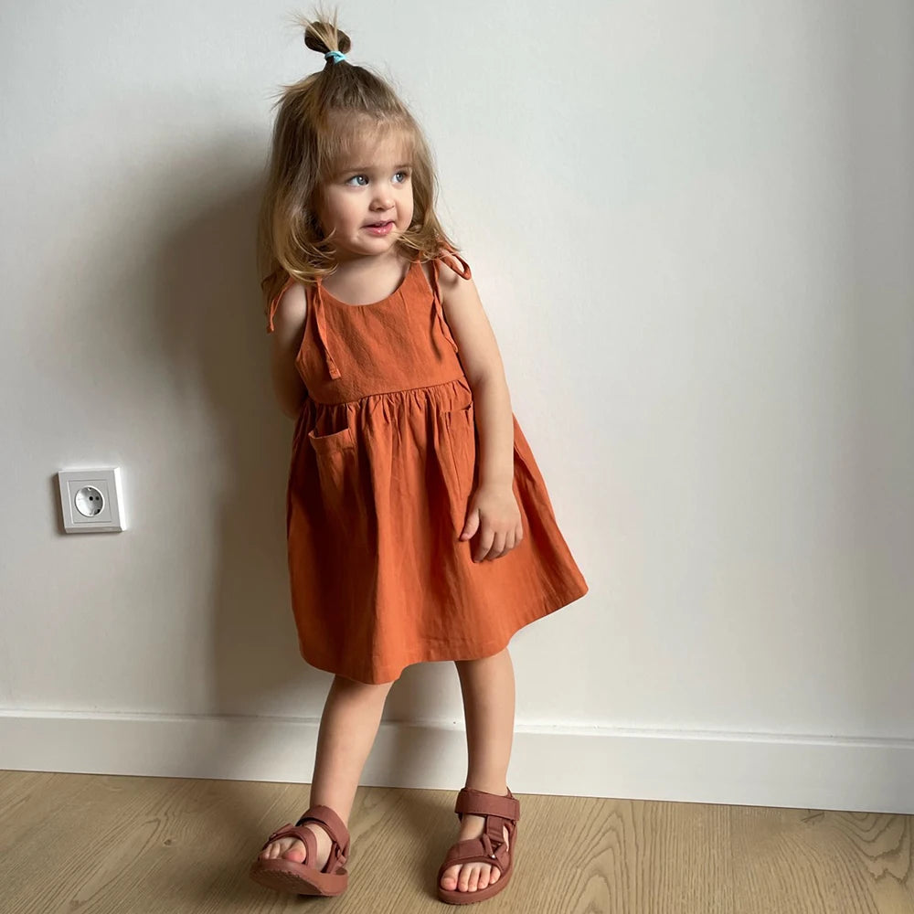 Ärmelloses Kleinkind-Mädchenkleid aus Baumwolle