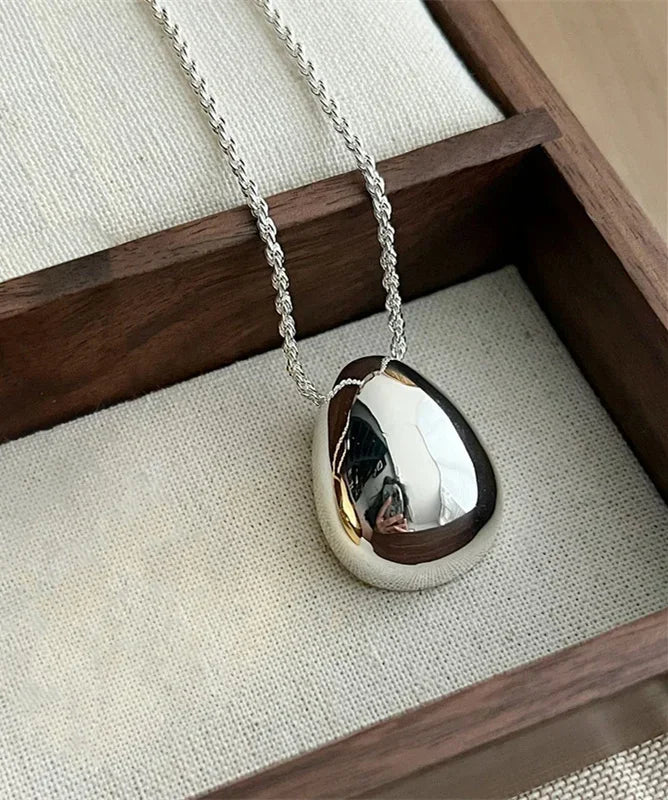 Metal Teardrop Pendant Necklace