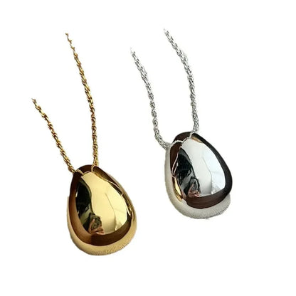 Metal Teardrop Pendant Necklace