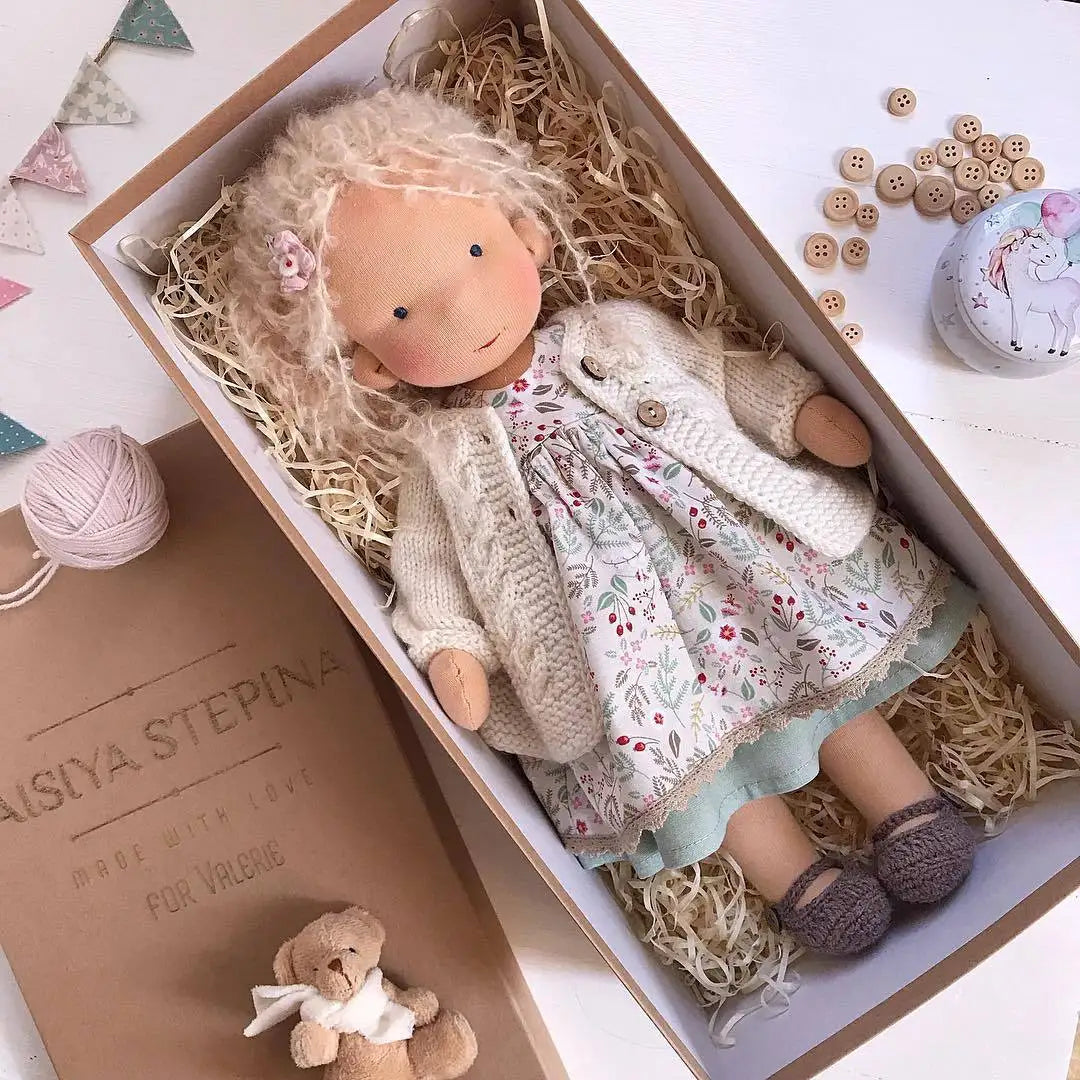 Peluche Waldorf Doll Girl