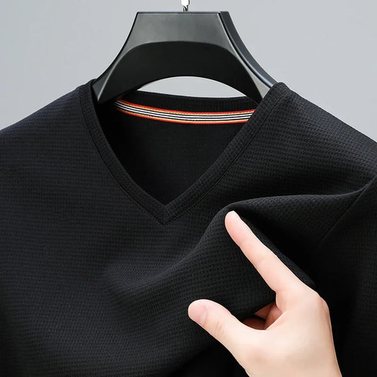 Luxuriöses Woll-T-Shirt mit V-Ausschnitt für Herren