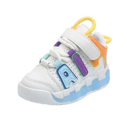 Atmungsaktive Sportschuhe für Babys