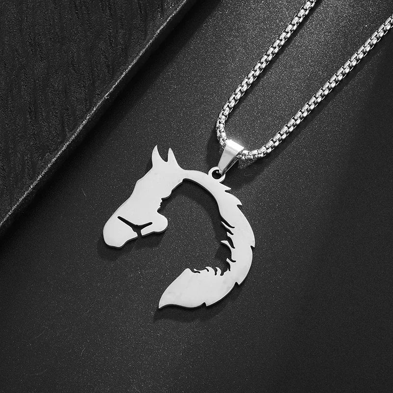 Collier pour couple avec motif de chat qui s'embrasse