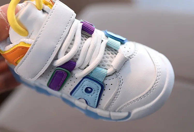 Atmungsaktive Sportschuhe für Babys