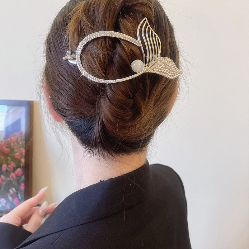 Épingle à cheveux torsadée avec perles et strass